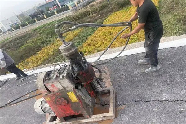 中原马路面下沉注浆加固